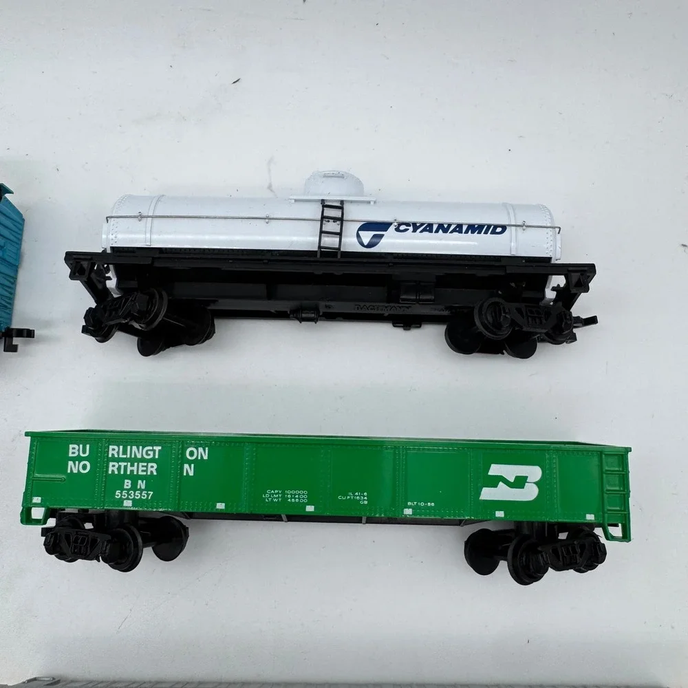 HO Scale Model‎ Train Lot Union Pacific Diesel Locomotive Freight Cars 7pc Set